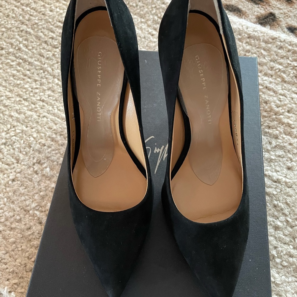 Giuseppe Zanotti Suede Pumps